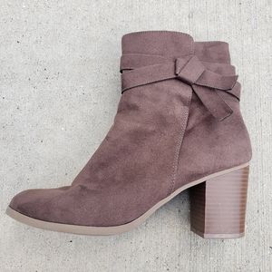 American Eagle Heel Bootie
